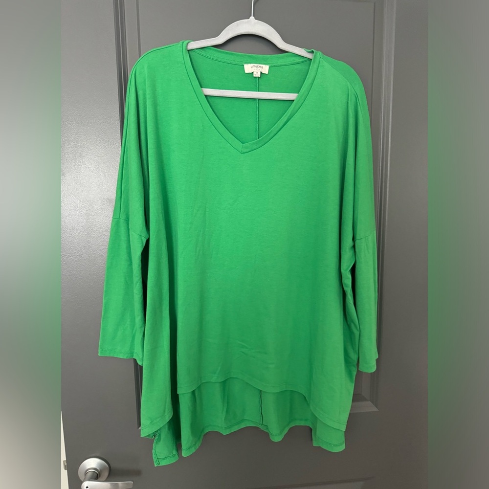 Umgee Green Long-Sleeve Loose-Fitting V-Neck Shirt Size: M
